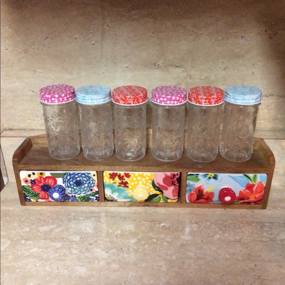The Pioneer Woman 7 piece spice shelf set
